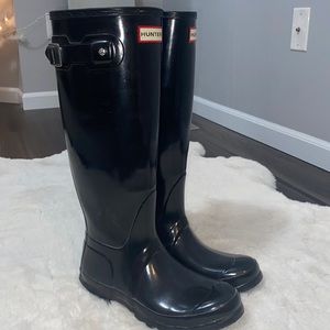 Hunter women’s black boots size 6